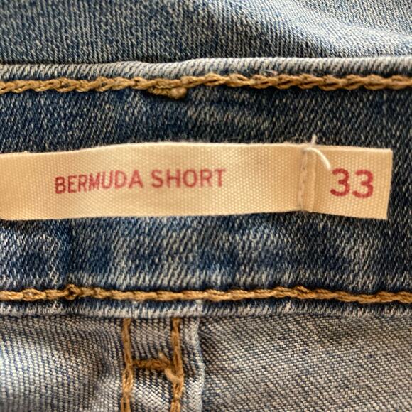 Levi's Bermuda Shorts Denim Shorts Jean Shorts Size 33 Slightly Distressed - Picture 7 of 10